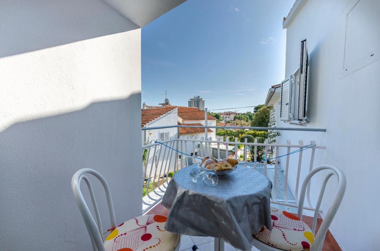 Manda Apartment